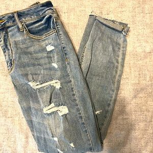 Fashion Nova Distressed Ankle fit jeans size 9